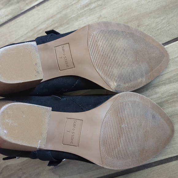 Sun + Stone Elyssaa Pointed Toe Buckle Bootie's - Picture 4 of 4